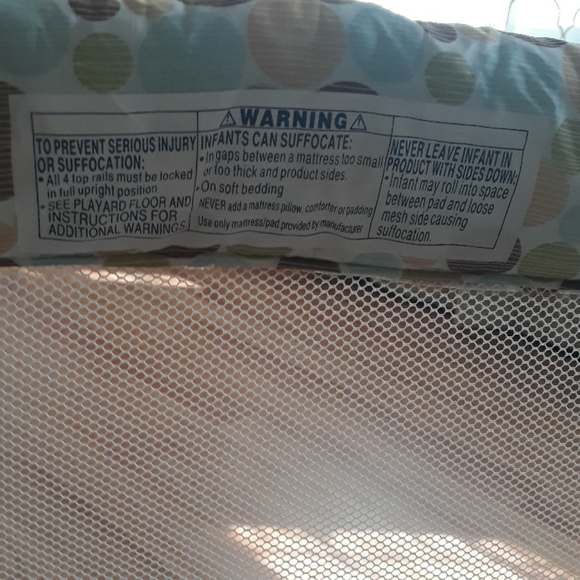 Pack and play - Picture 3 of 4